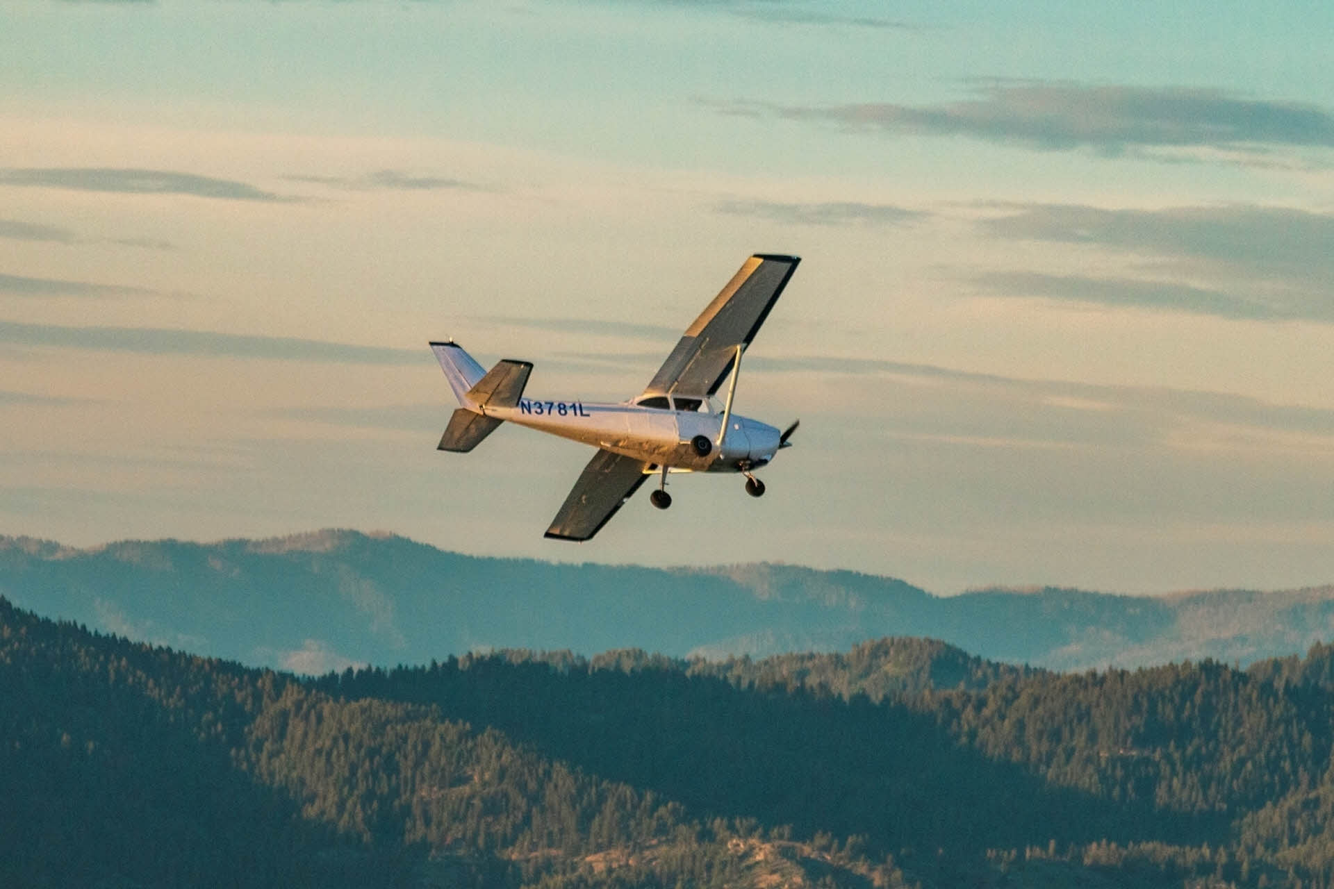 Carmel Aviation offers a commercial pilot license course at our flight school in Boise.