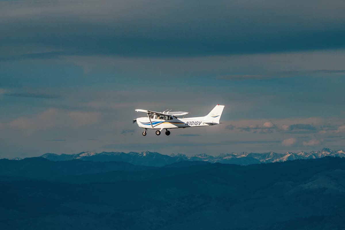 This Skyhawk 172 available for rent by the hour through Carmel Aviation's aircraft rental in Boise.