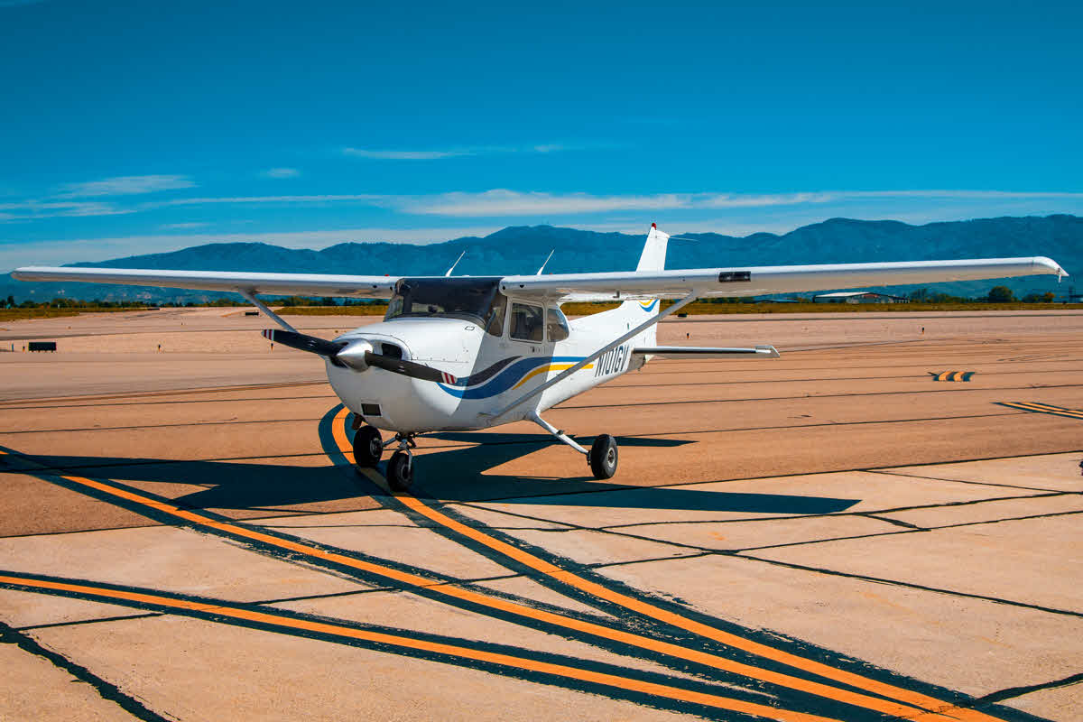 Our Cessna 172 is professionaly maintained and equipped for flying under instrument flight rules.