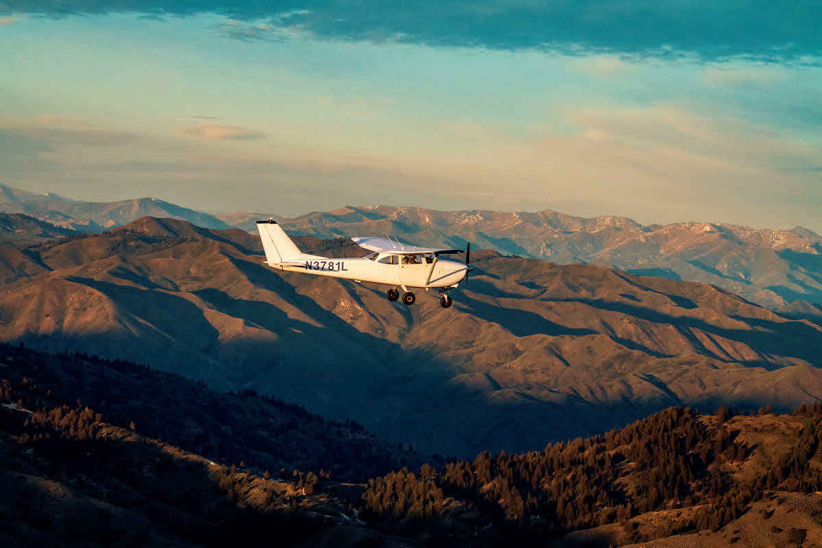This Skyhawk 172 is great for Idaho's back country and is available for rent through Carmel Aviation's aircraft rental in Boise.