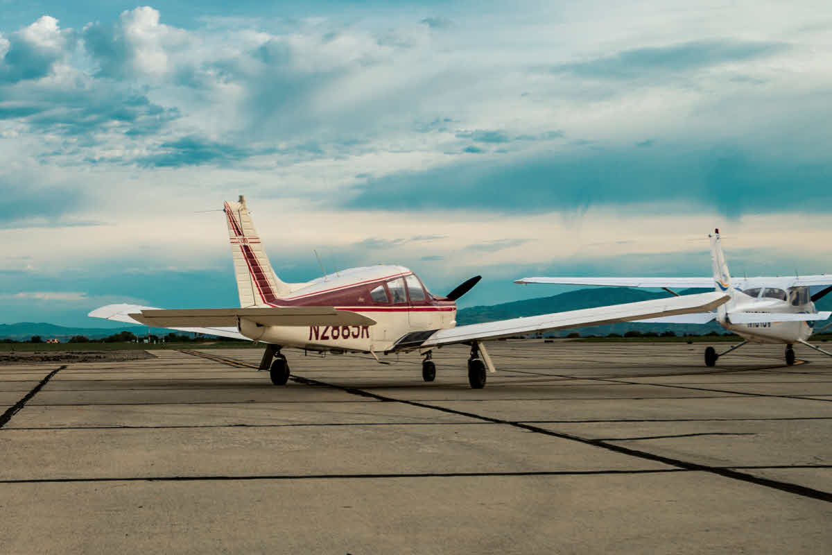 Our Piper Arrow has retractable landing gear and a long 810 nautical mile range.